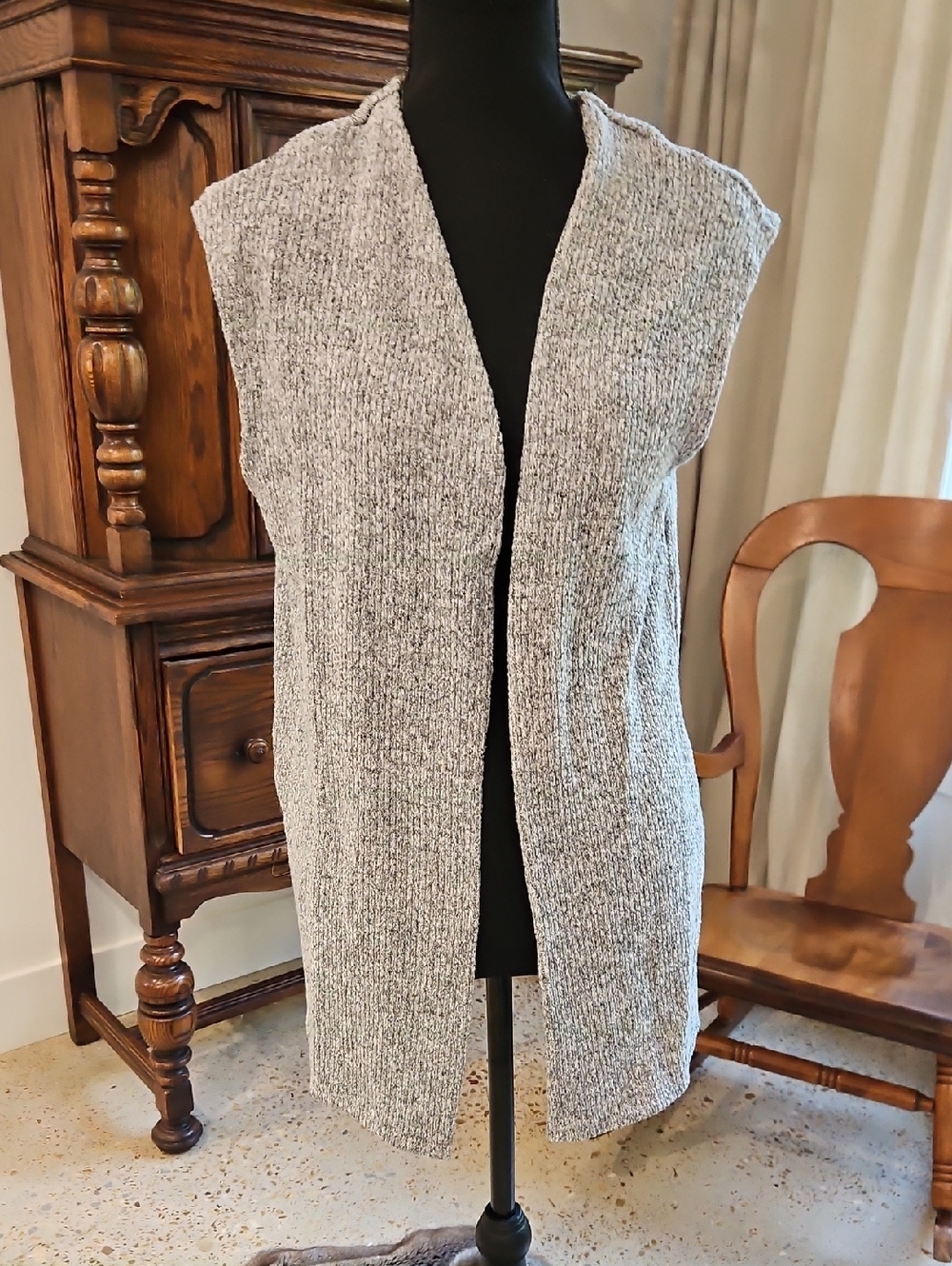 Heart Hips Sleeveless Open-Front Cardigan Vest - Heather Gray. Size M